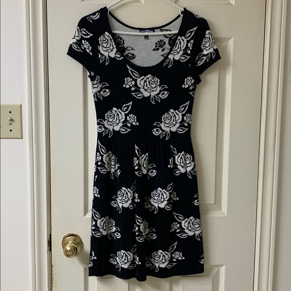 🌷3 for $25🌷Freshman 1996, US S, Black & White Floral Knit Fit & Flare Dress